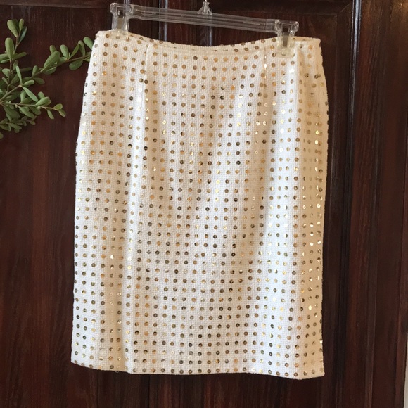 Genny jacket and skirt. - Picture 4 of 7